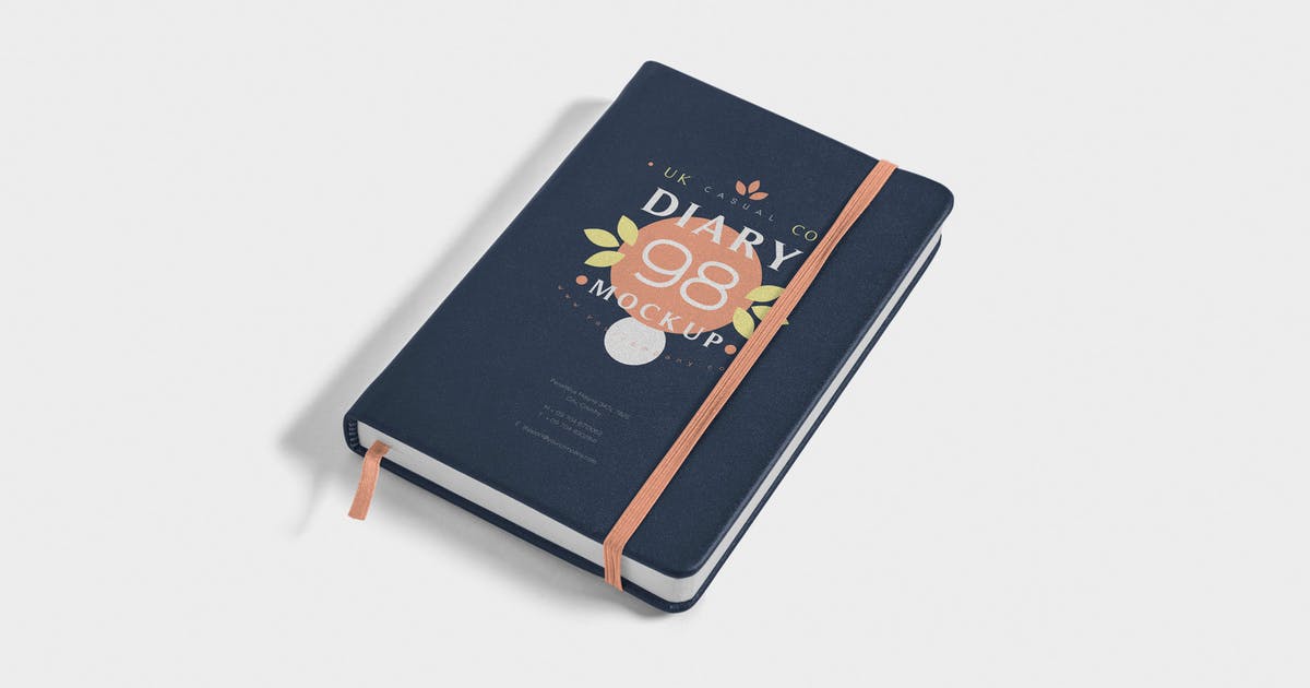 记事本封面&内页设计预览样机模板 Open & Closed Notebook Mockups