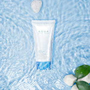 夏季补水润肤精华液化妆品广告海报模板套装[PSD]