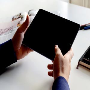 iPhone/iPad响应式设计展示设备样机 iPad iPhone Macbook Responsive Mock-Up Bundle