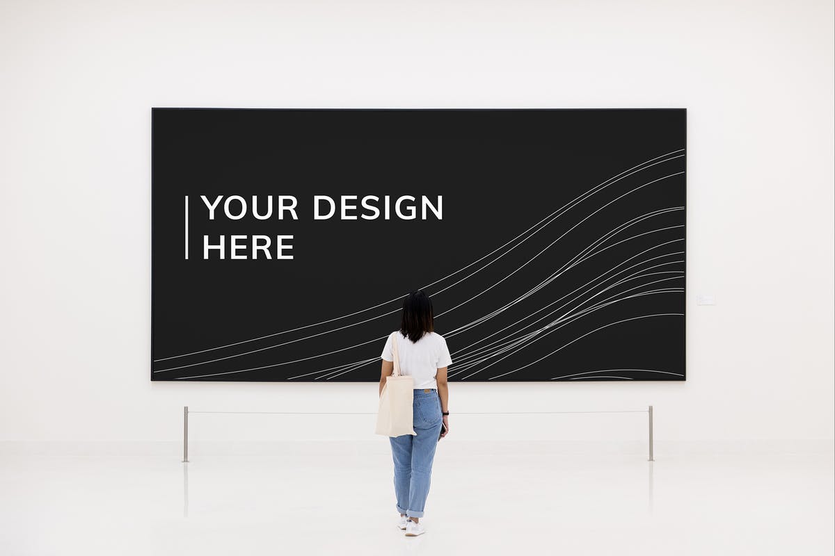 巨无霸广告招牌展览样机PSD模板 Woman looking at signboard mockup