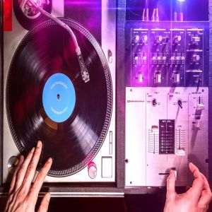 黑胶唱片&专辑封面样机套装 Vinyl Record & Album Cover Mock-ups – Party Pack